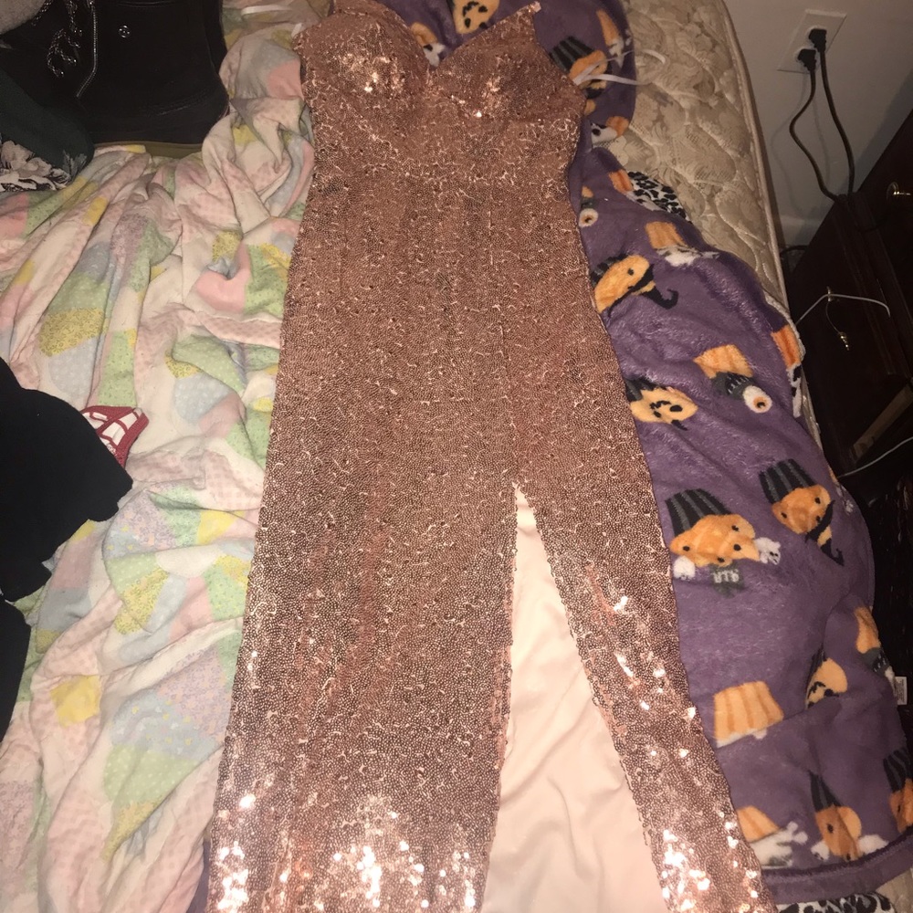 Strapless sweetheart neckline sequin dress. Size 1